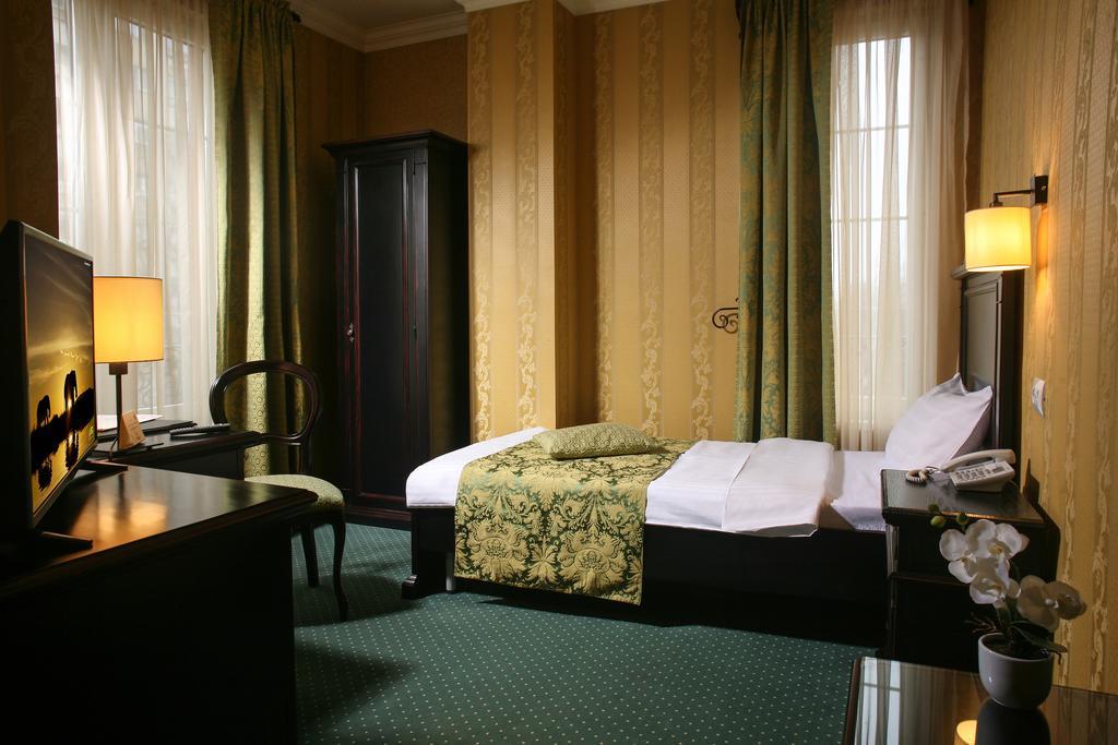 Novera Hotel 4*